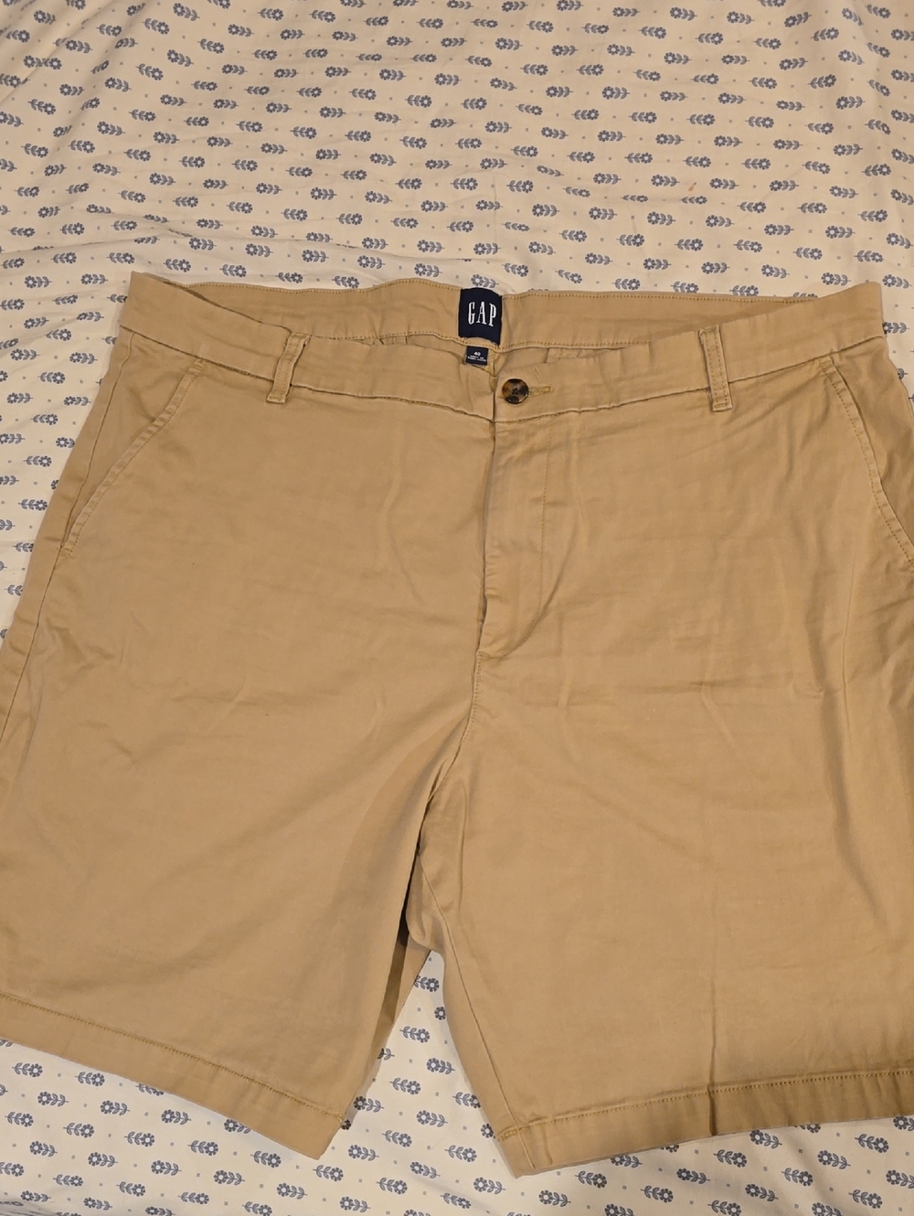 GAP Men's Tan Flat-Front Chino Shorts